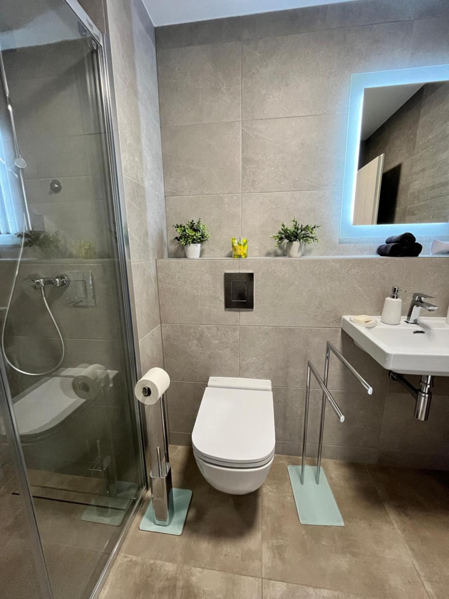Hillside Y34 Apartment โดลนีคูบีน ภายนอก รูปภาพ